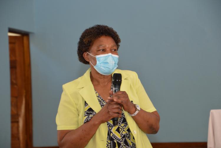 Sylvia , UoN staff addressing staff and students 